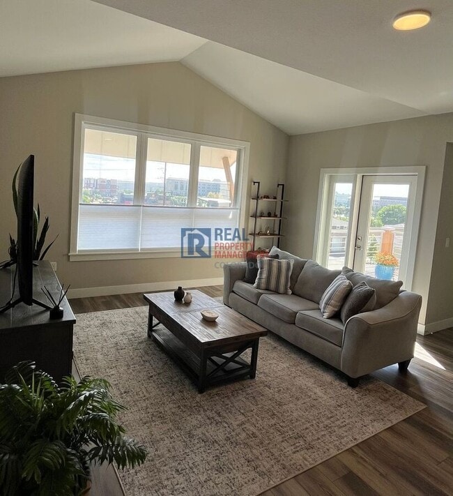 property at 190 S Cherrywood Dr