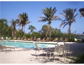 800 Scotia Dr-Unit -305 in Hypoluxo, FL - Building Photo - Building Photo