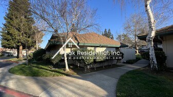 504 Roundtree Ct in Sacramento, CA - Building Photo