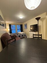 2422 Observatory Pl NW, Unit Studio Apartment in Washington, DC - Foto de edificio - Building Photo