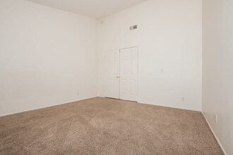 7426 Skander Way in Sacramento, CA - Building Photo - Building Photo