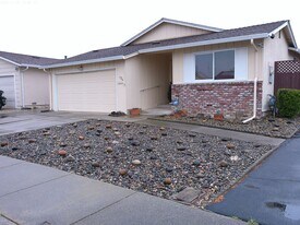 726 Almond Dr in Watsonville, CA - Building Photo