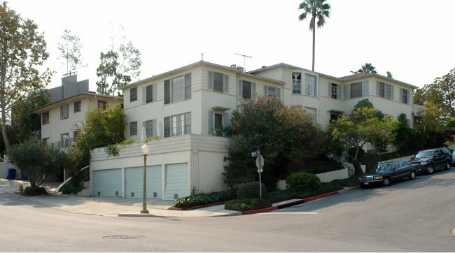 10700 Holman Ave in Los Angeles, CA - Building Photo - Building Photo