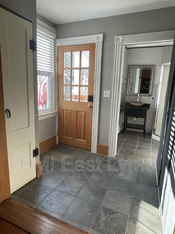 26 Academy Ln in Groton, CT - Building Photo - Building Photo