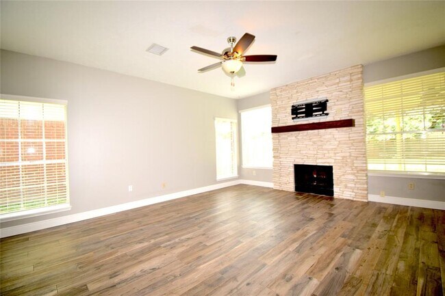 6402 Laurel Bush Ln in Sugar Land, TX - Building Photo - Building Photo