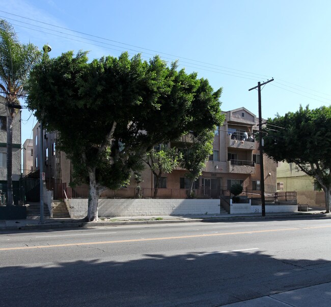 2016 Daly St in Los Angeles, CA - Foto de edificio - Building Photo