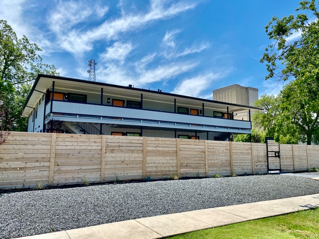 4400 San Jacinto St, Unit 205 in Dallas, TX - Building Photo - Building Photo