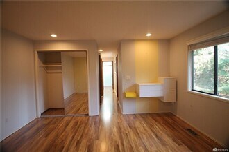 1620 159th Pl NE in Bellevue, WA - Building Photo - Building Photo
