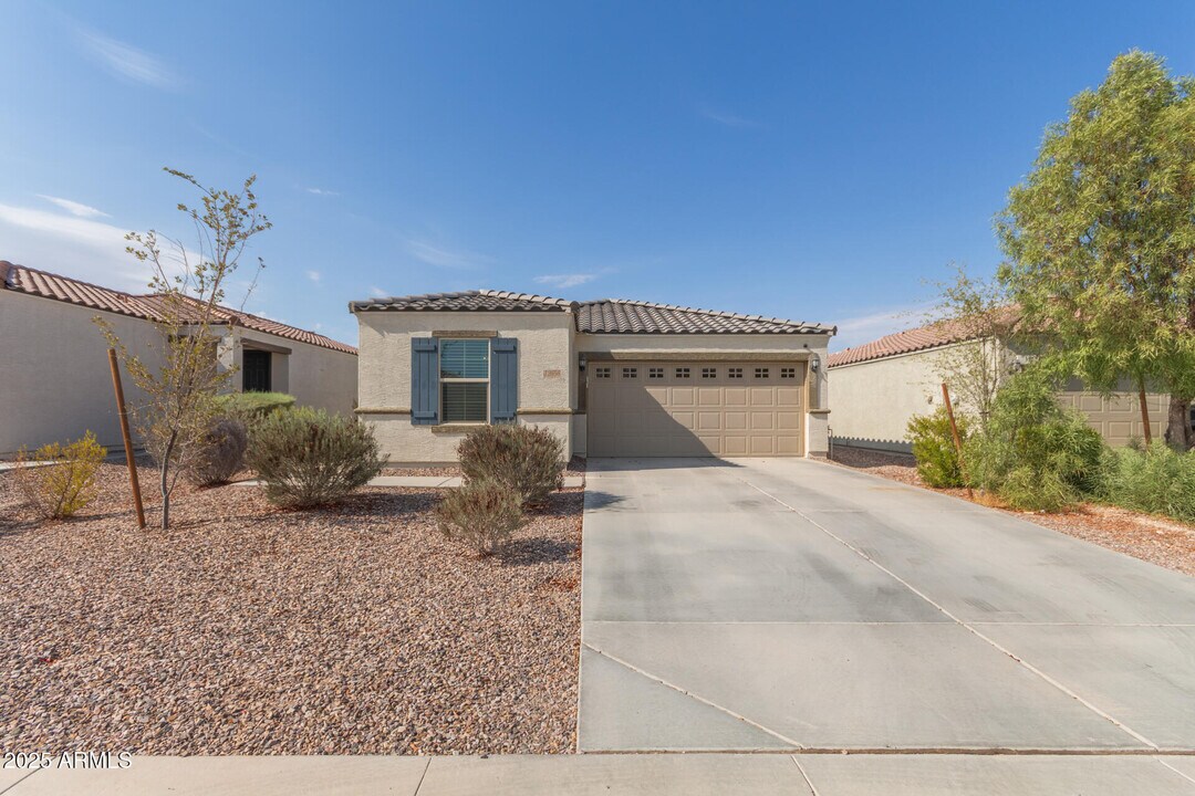 12656 W Midway Ave in Glendale, AZ - Building Photo