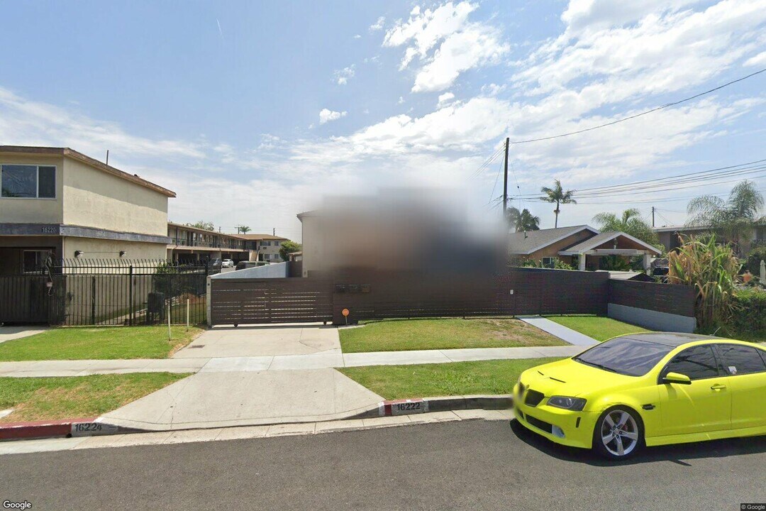 16222 Eucalyptus Ave in Bellflower, CA - Building Photo