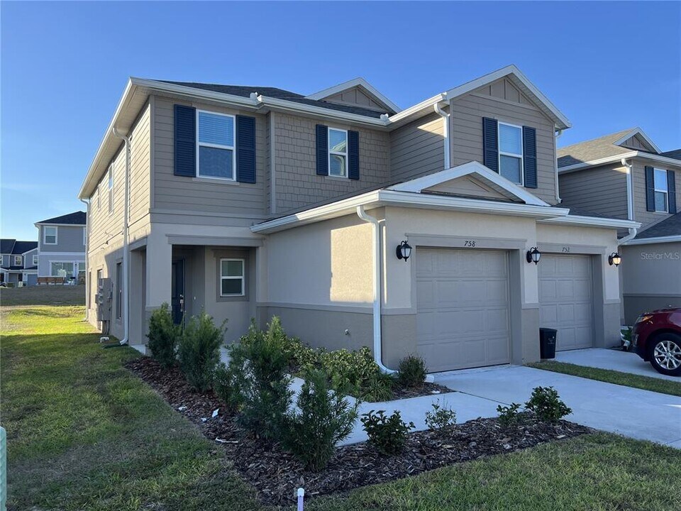 758 Stoney Pointe Cir in Davenport, FL - Building Photo