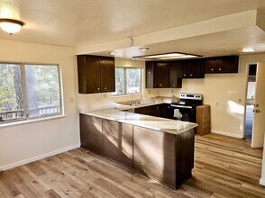 15282 Avery Way in Grass Valley, CA - Building Photo - Building Photo