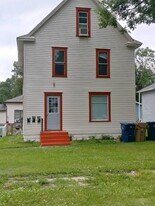 403 2nd St NE in Watertown, SD - Building Photo