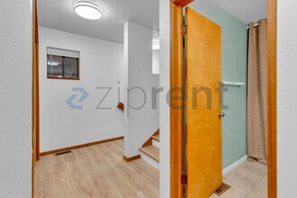 264 Cervantes Cir in Lake Oswego, OR - Building Photo - Building Photo