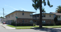 424 E Pine St in Santa Ana, CA - Foto de edificio - Building Photo