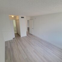 6292 NW 186th St, Unit 303 in Hialeah, FL - Building Photo