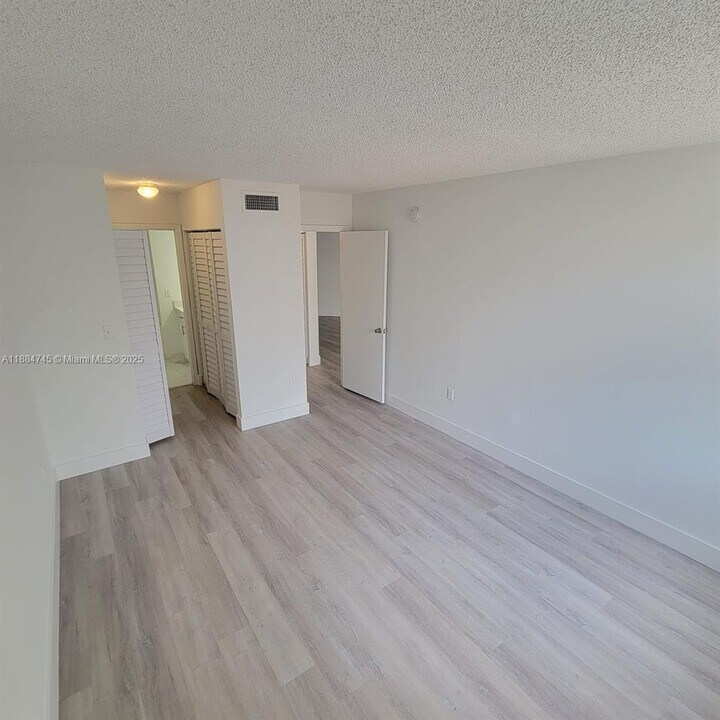 6292 NW 186th St, Unit 303 in Hialeah, FL - Foto de edificio