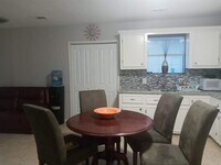 606 Vincent St photo'