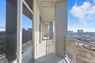 700 N Larrabee St, Unit 1715 in Chicago, IL - Foto de edificio - Building Photo