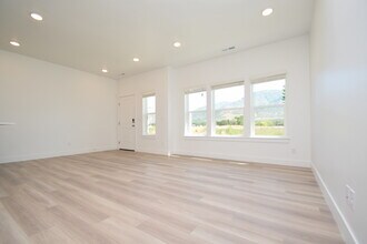 1754 N 300 E, Unit 111 in North Ogden, UT - Building Photo - Building Photo