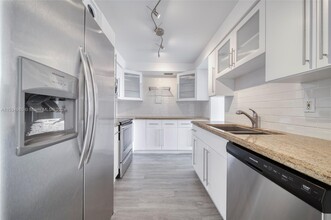 7933 West Dr, Unit 815 in North Bay Village, FL - Building Photo - Building Photo