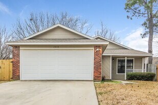 2808 Barnes Dr in Denton, TX - Building Photo