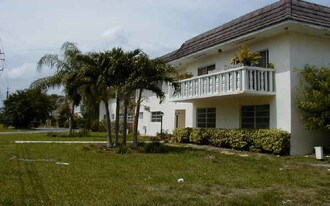 Biscayne Gardens Apartments in Miami, FL - Building Photo