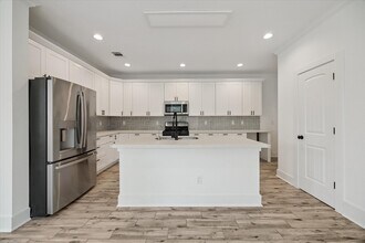 6635 T C Jester Blvd in Houston, TX - Building Photo - Building Photo