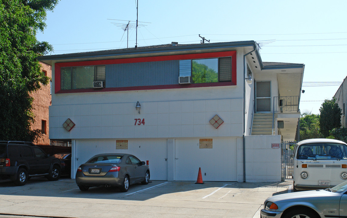 734 N Hayworth Ave in Los Angeles, CA - Building Photo