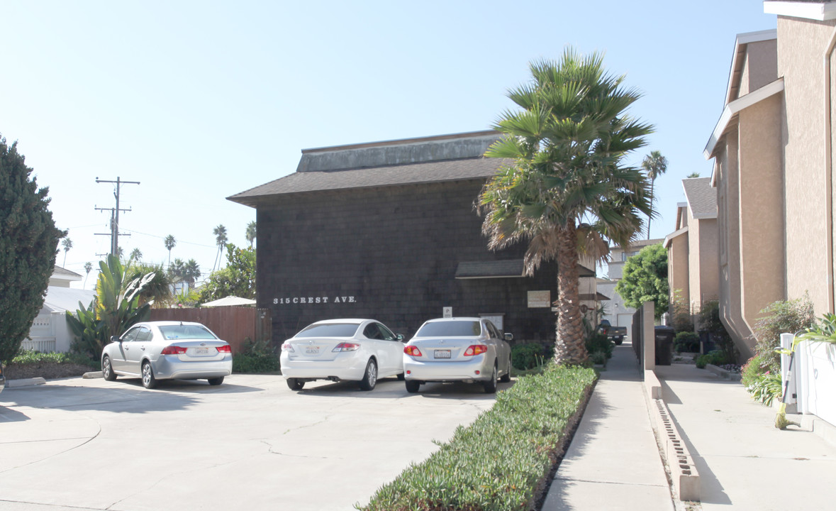 315 Crest Ave in Huntington Beach, CA - Building Photo