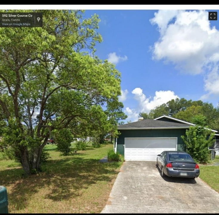 585 Silver Course Cir in Ocala, FL - Foto de edificio