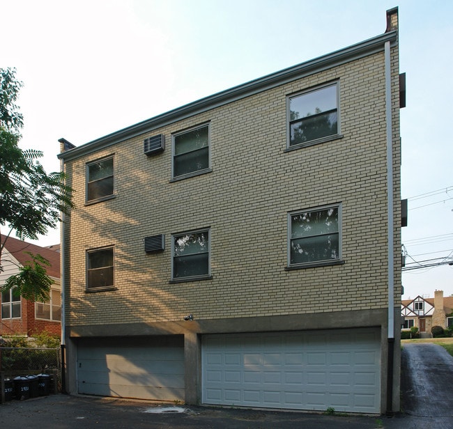 2930 Queen City Ave in Cincinnati, OH - Foto de edificio - Building Photo