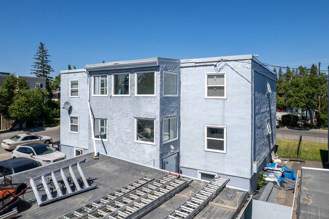 1617 34 Av SW in Calgary, AB - Building Photo - Building Photo