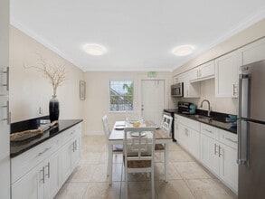 1236 Beach Rd in Riviera Beach, FL - Building Photo - Building Photo