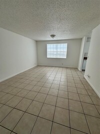 8713 SW 5th St, Unit 108 in Pembroke Pines, FL - Foto de edificio - Building Photo