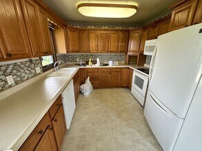 1304 Tuxedo Rd NW in Minot, ND - Building Photo - Building Photo