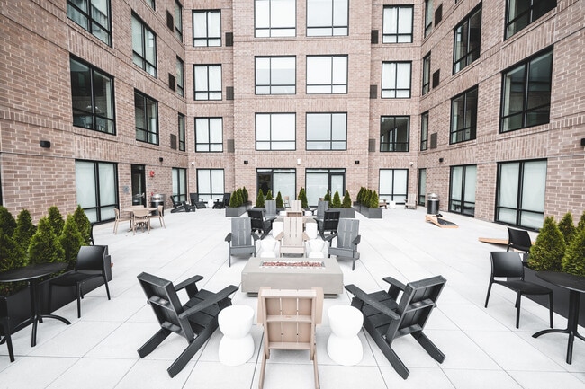 The Julian in Pittsburgh, PA - Building Photo - Building Photo