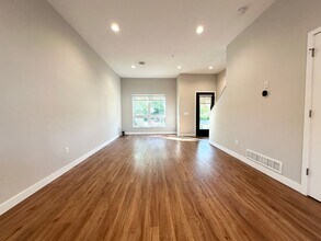 211 24th Ave NE in Minneapolis, MN - Building Photo - Building Photo