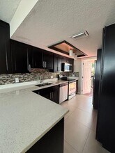 8001 NW 7th St in Miami, FL - Building Photo - Building Photo