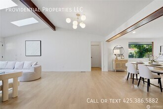 527 N 200th St in Shoreline, WA - Building Photo - Building Photo