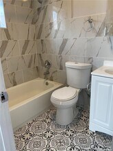 41-21 70th St-Unit -3RD FL in Queens, NY - Building Photo - Building Photo