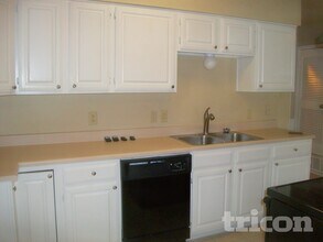 1703 Sagebrush Trail, Unit 318 in Euless, TX - Foto de edificio - Building Photo