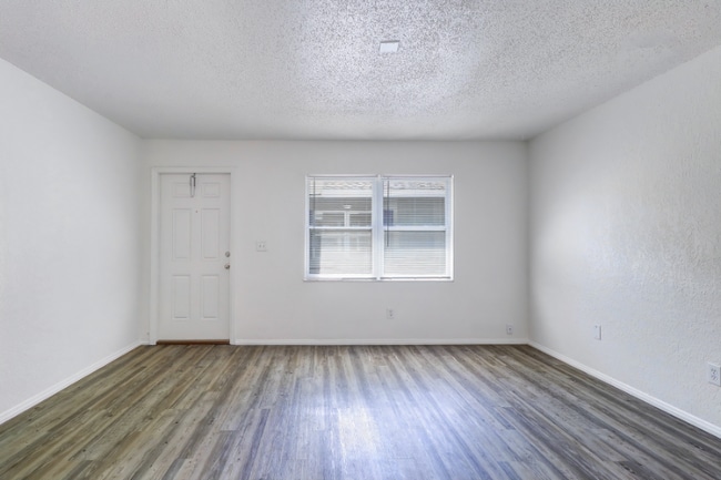 5345 Laurel Pl in Clearwater, FL - Building Photo - Building Photo
