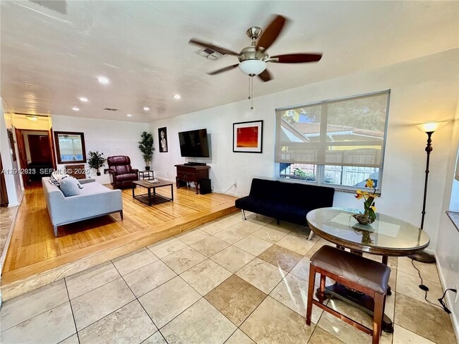 45 SE 14th St in Dania Beach, FL - Building Photo - Building Photo