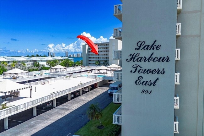801 Lake Shore Dr in Lake Park, FL - Building Photo - Building Photo