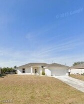 2702 SW 9th Ave in Cape Coral, FL - Building Photo