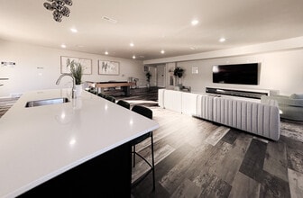 Duck Creek Landing Apartments in Green Bay, WI - Building Photo - Building Photo