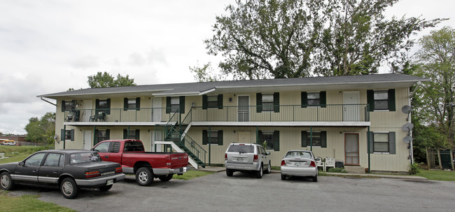 423 Mcmahan Ave in Sevierville, TN - Foto de edificio - Building Photo