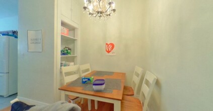 22 Euston St, Unit 1 in Brookline, MA - Foto de edificio - Building Photo