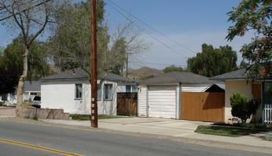 118 N Langstaff St in Lake Elsinore, CA - Foto de edificio - Building Photo